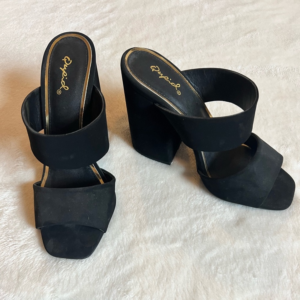 Size 6, Qupid black heeled peep-toe Mules